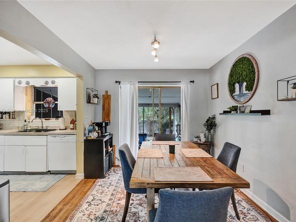 7270 NW 1st St, Pembroke Pines FL 33024