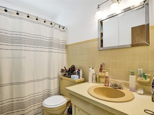 7270 NW 1st St, Pembroke Pines FL 33024