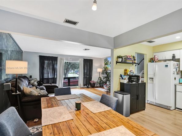 7270 NW 1st St, Pembroke Pines FL 33024