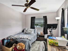 7270 NW 1st St, Pembroke Pines FL 33024