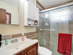 7270 NW 1st St, Pembroke Pines FL 33024