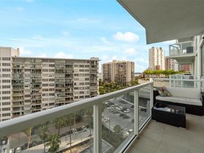 218 SE 14th St 1003, Miami FL 33131