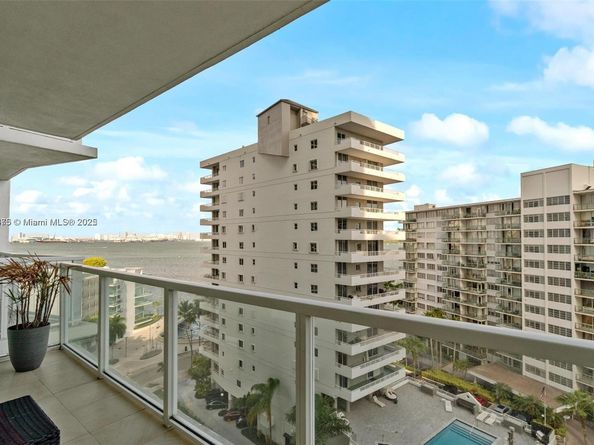 218 SE 14th St 1003, Miami FL 33131