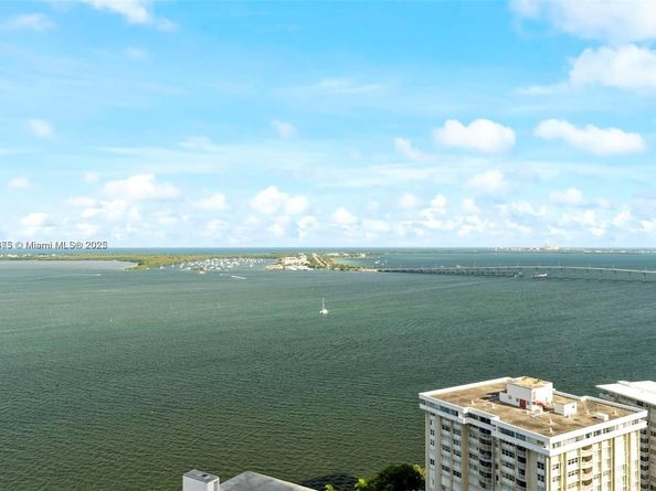 218 SE 14th St 1003, Miami FL 33131