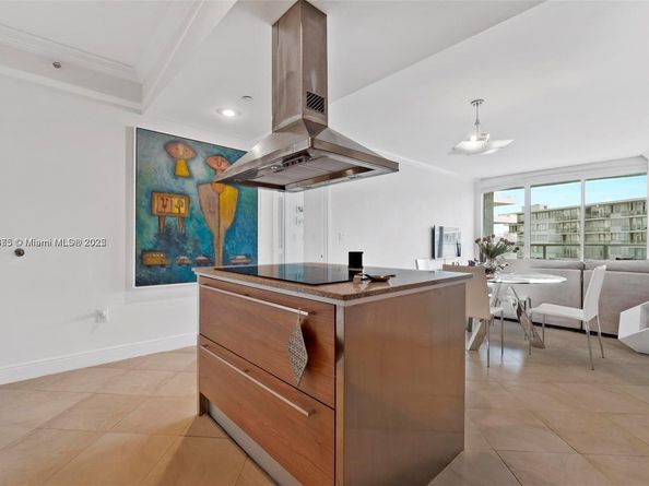 218 SE 14th St 1003, Miami FL 33131