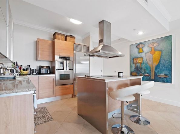 218 SE 14th St 1003, Miami FL 33131