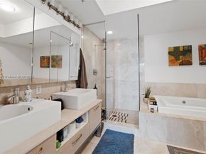 218 SE 14th St 1003, Miami FL 33131