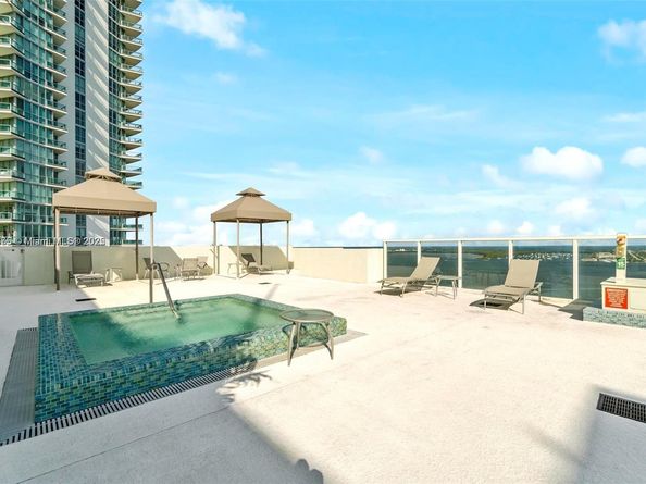 218 SE 14th St 1003, Miami FL 33131