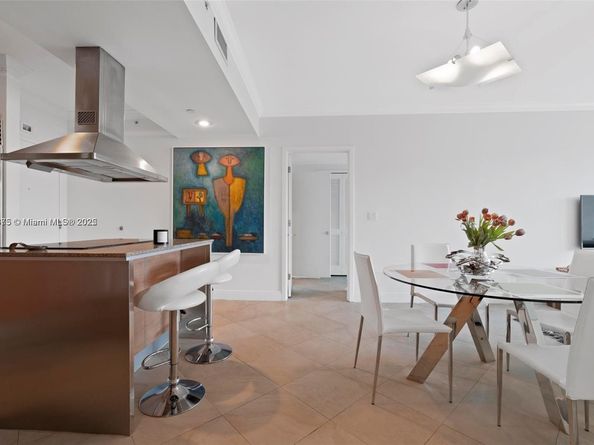 218 SE 14th St 1003, Miami FL 33131