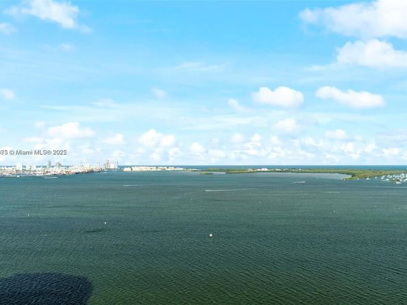 218 SE 14th St 1003, Miami FL 33131