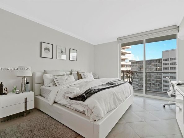 218 SE 14th St 1003, Miami FL 33131