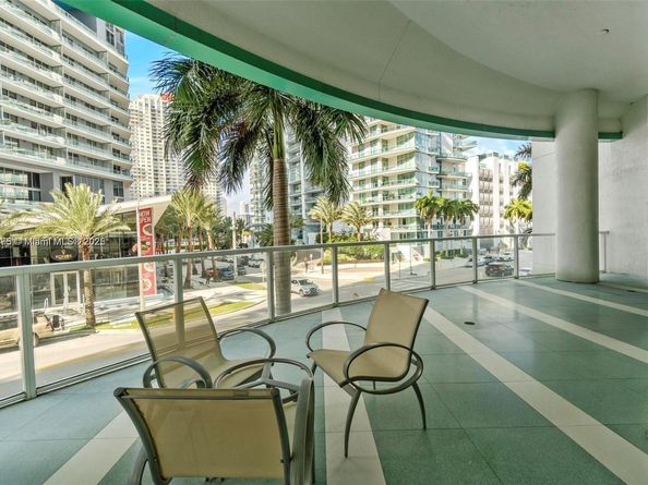 218 SE 14th St 1003, Miami FL 33131