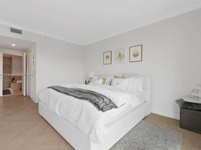 218 SE 14th St 1003, Miami FL 33131