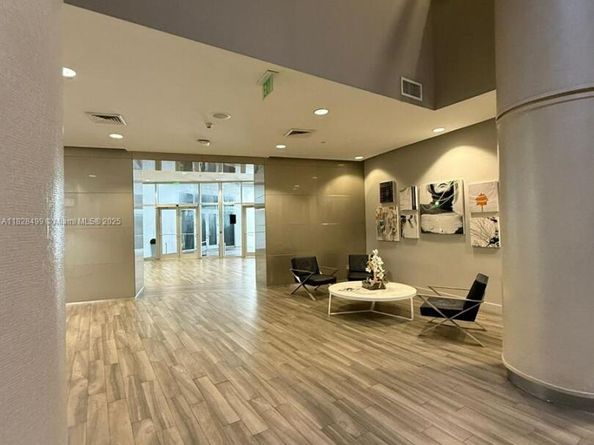 1750 N Bayshore Dr 2707, Miami FL 33132