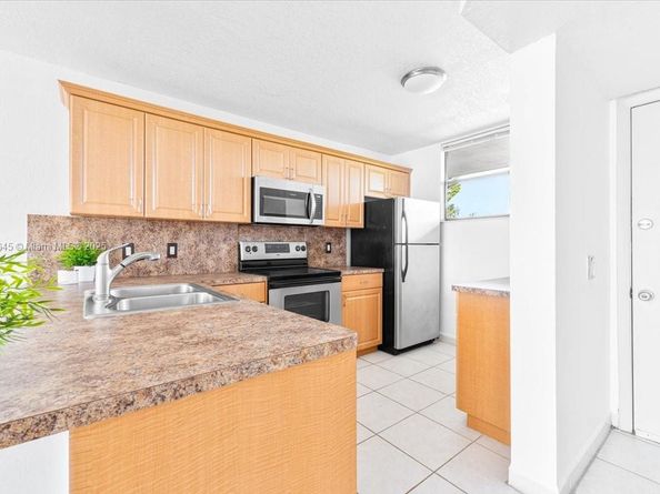 110 Lake Emerald Dr 403, Oakland Park FL 33309
