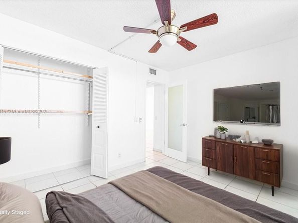 110 Lake Emerald Dr 403, Oakland Park FL 33309