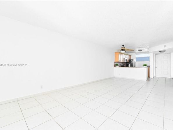 110 Lake Emerald Dr 403, Oakland Park FL 33309