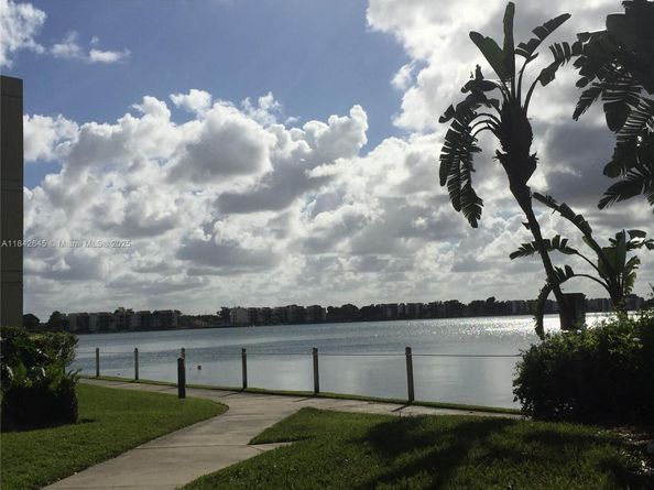 110 Lake Emerald Dr 403, Oakland Park FL 33309
