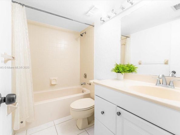 110 Lake Emerald Dr 403, Oakland Park FL 33309