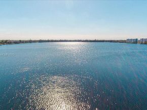 110 Lake Emerald Dr 403, Oakland Park FL 33309