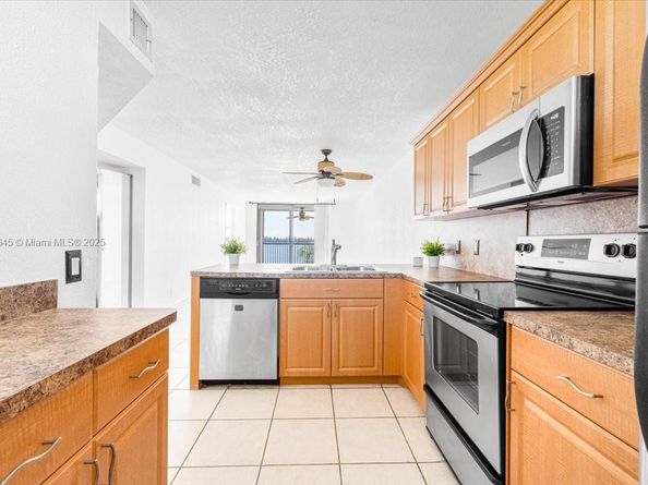 110 Lake Emerald Dr 403, Oakland Park FL 33309