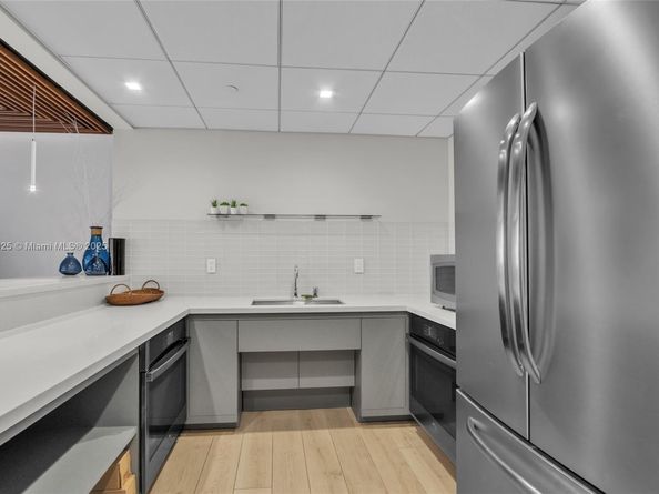 1800 Sunset Harbour Dr 1003, Miami Beach FL 33139
