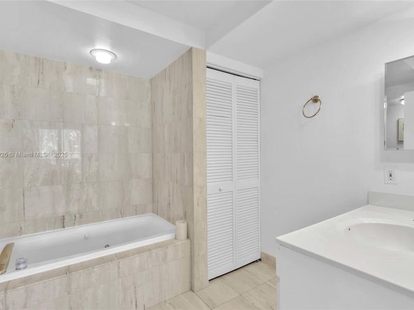 1800 Sunset Harbour Dr 1003, Miami Beach FL 33139
