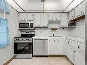 1020 Country Club Dr 305, Margate FL 33063
