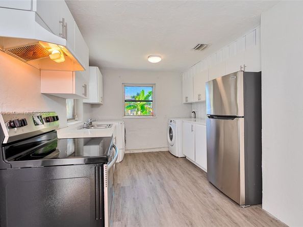 6130 SW 32nd St, Miramar FL 33023
