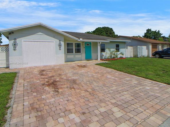 960 SW 83rd Ave, North Lauderdale FL 33068