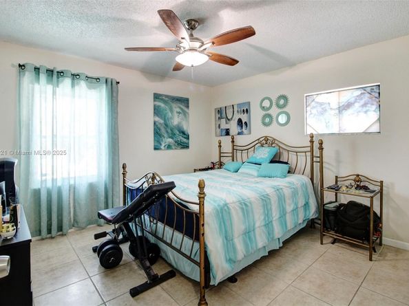960 SW 83rd Ave, North Lauderdale FL 33068