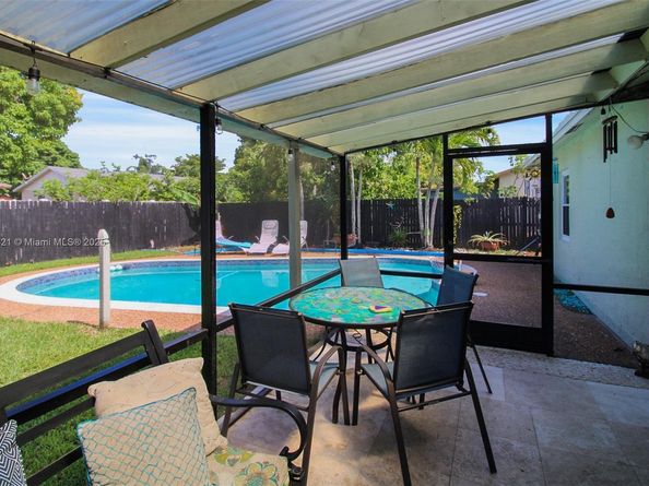 960 SW 83rd Ave, North Lauderdale FL 33068