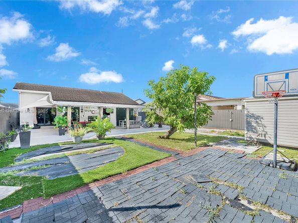 15555 SW 57th Ter, Miami FL 33193