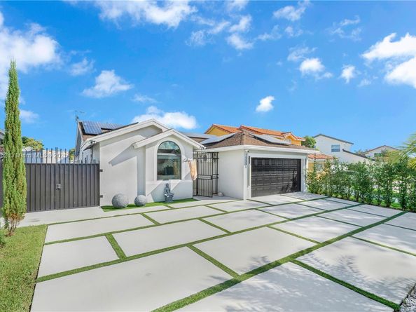 15555 SW 57th Ter, Miami FL 33193