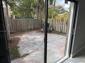 2700 N 34th Ave I, Hollywood FL 33021