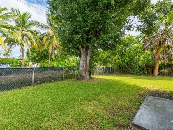 312 NW 35th St, Oakland Park FL 33309