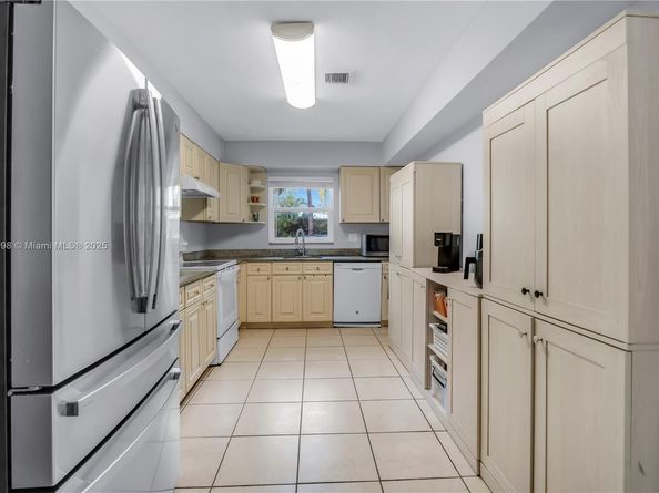 312 NW 35th St, Oakland Park FL 33309