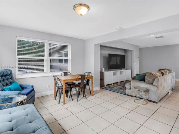 312 NW 35th St, Oakland Park FL 33309