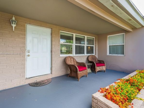 312 NW 35th St, Oakland Park FL 33309