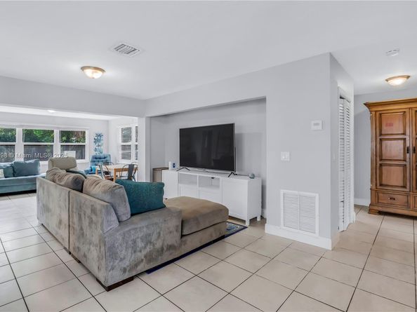 312 NW 35th St, Oakland Park FL 33309