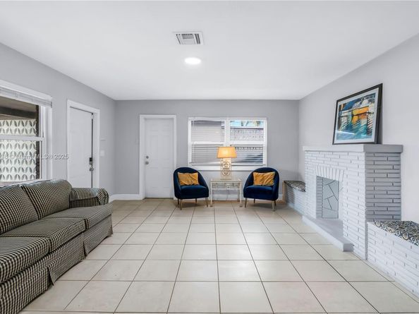 312 NW 35th St, Oakland Park FL 33309