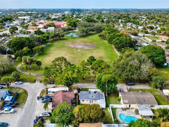 1240 SW 32nd Ave, Fort Lauderdale FL 33312
