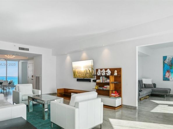 300 S Pointe Dr 3502, Miami Beach FL 33139