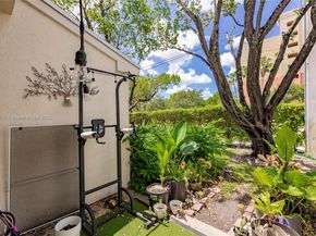 23 Simonton Cir, Weston FL 33326