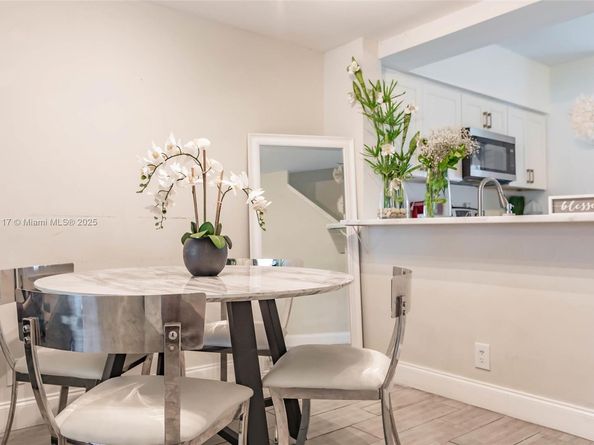 23 Simonton Cir, Weston FL 33326