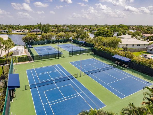 23 Simonton Cir, Weston FL 33326