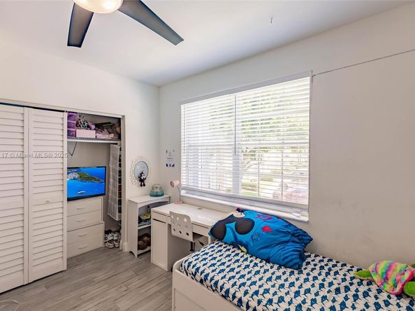 23 Simonton Cir, Weston FL 33326