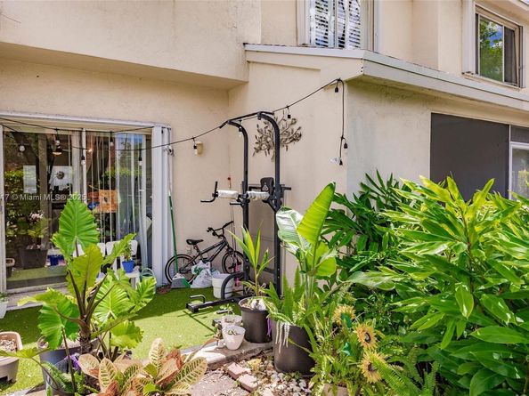 23 Simonton Cir, Weston FL 33326