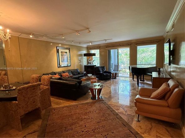 3700 Island Blvd C203, Aventura FL 33160