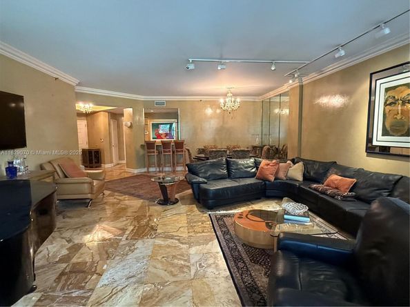 3700 Island Blvd C203, Aventura FL 33160